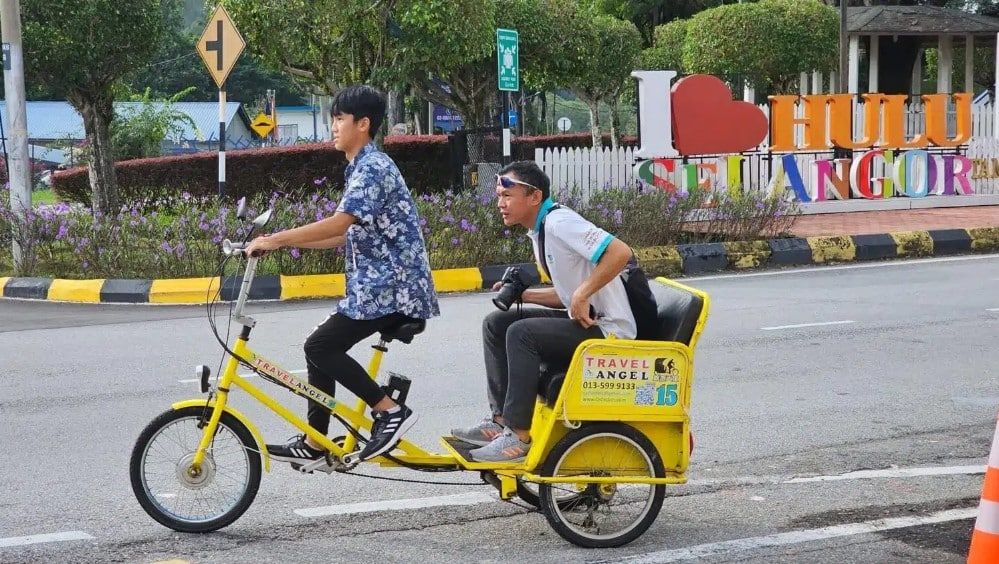 边骑自行车.三轮车 边欣赏美景  乌雪市会欢迎你来新古毛游玩
