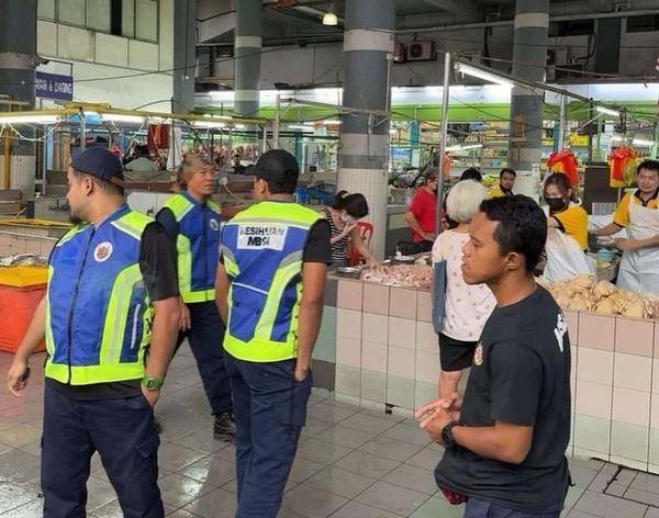 ஸ்ரீ மூடா பிளாசாவில் கோழி, மீன் விற்பனை மையங்கள் மீது ஷா ஆலம் மாநகர் மன்றம் சோதனை