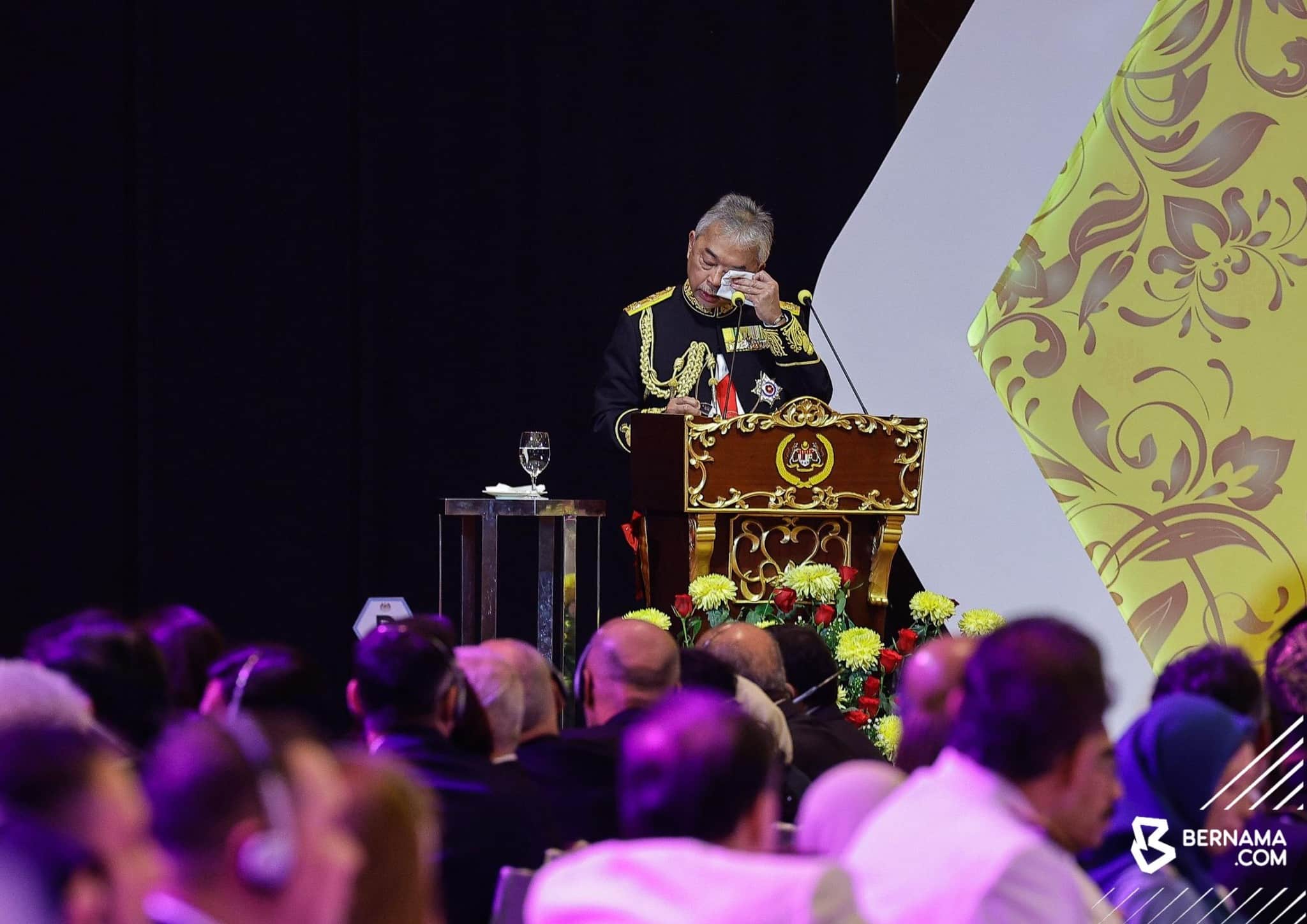 Al-Sultan Abdullah sebak, zahir terima kasih kepada rakyat