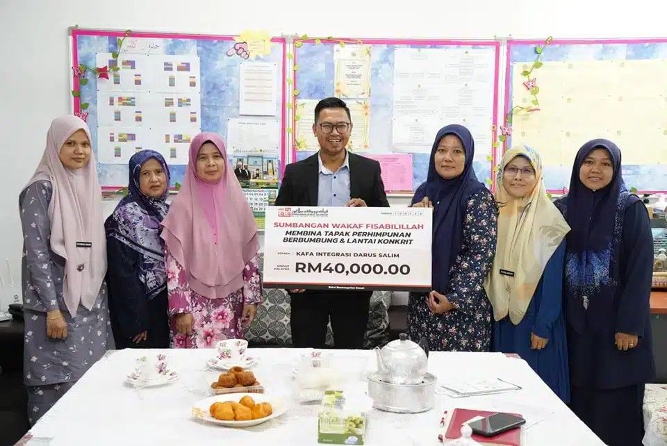 Waqf Selangor donates RM40,000 to build school assembly area
