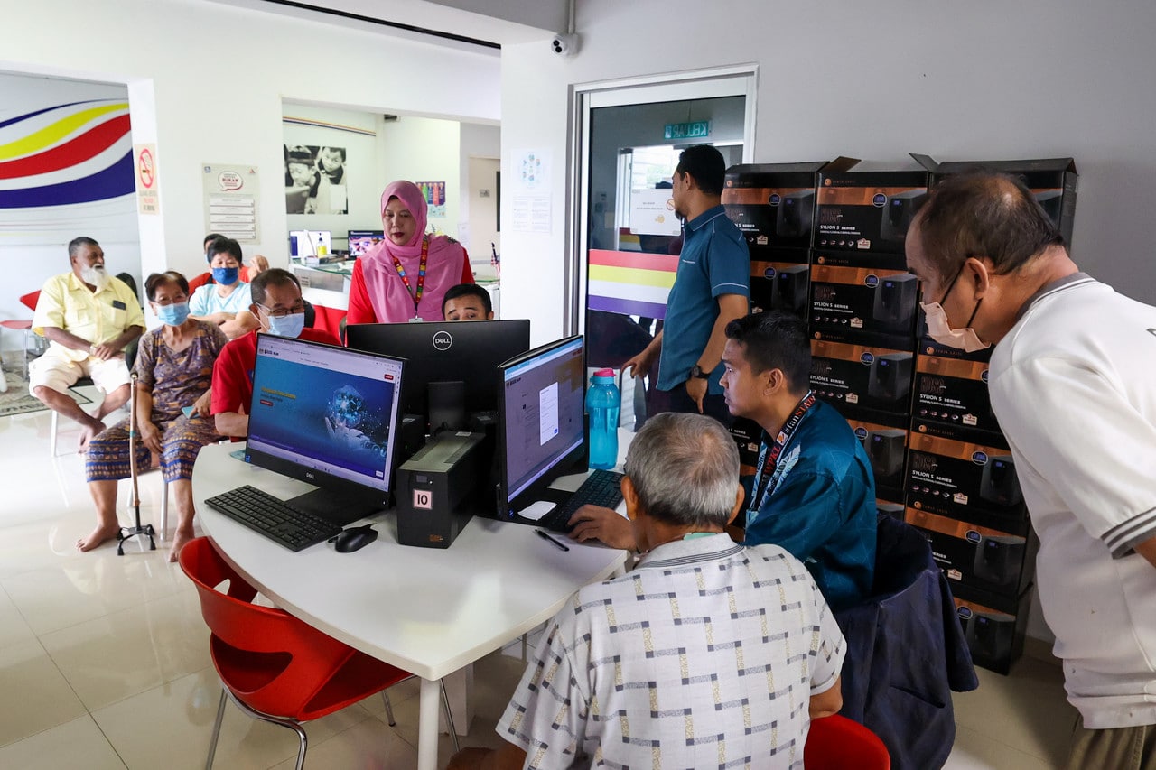 DOSM opens 300 extra counters as Padu registration deadline approaches