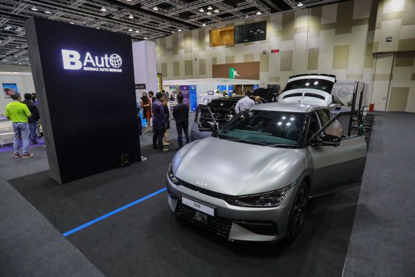 அதிக வருமானம் கொண்ட வேலை வாய்ப்புகளை வழங்க மின்சார வாகனத் தொழில் துறை மேம்பாடு