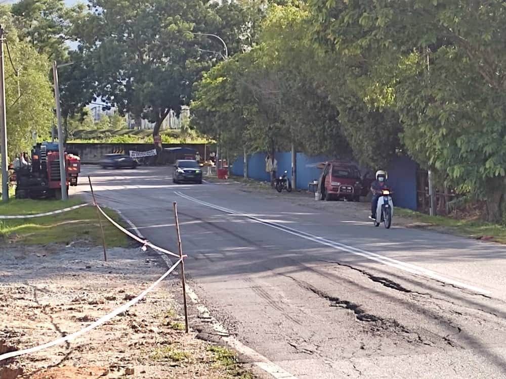 桃源岭玫瑰大路下陷  乌雪市会抢修保安全