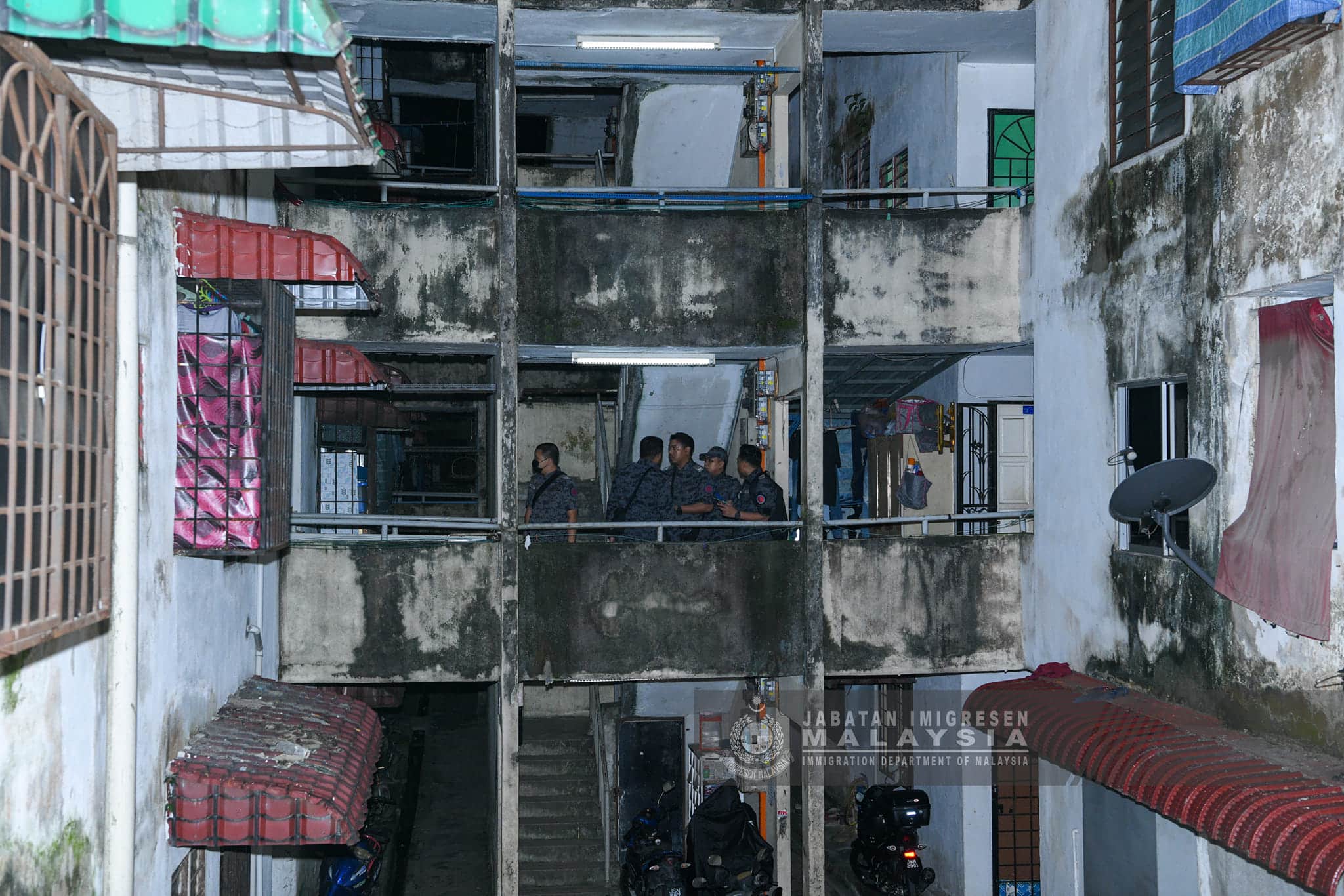 106 pendatang haram empat negara ditahan di pangsapuri Rawang