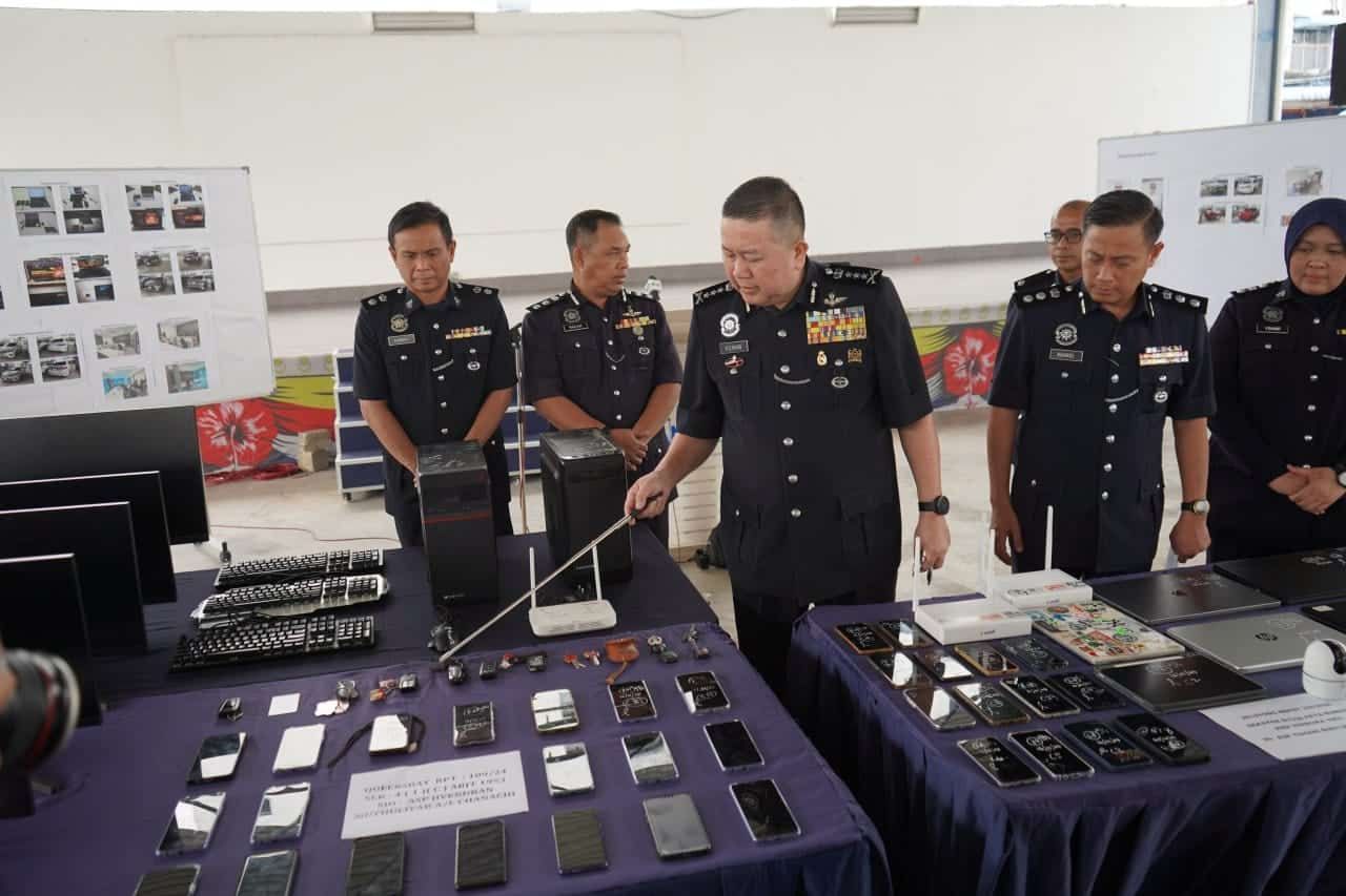 槟警方瓦解2网赌中心 逮捕13名本地男女归案