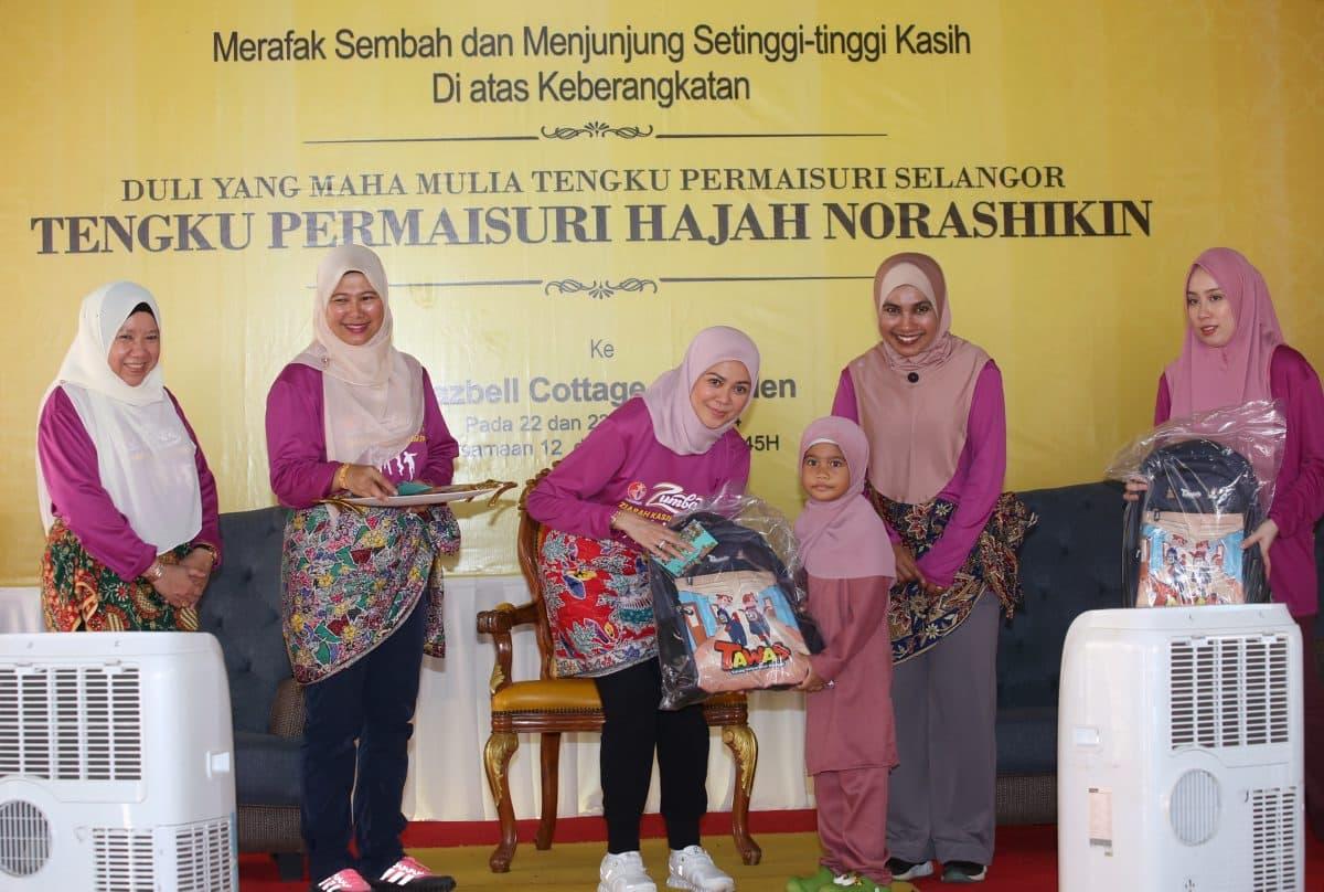 Tengku Permaisuri serah sumbangan kembali ke sekolah, bantuan ibu tunggal