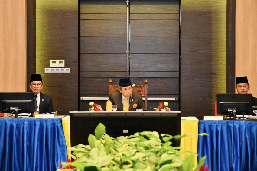 Sultan: Perkasa mahkamah syariah, elak agama jadi bahan politik (TEKS PENUH)