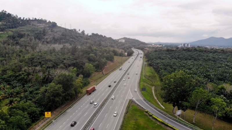 Smooth traffic flow on major expressways this evening