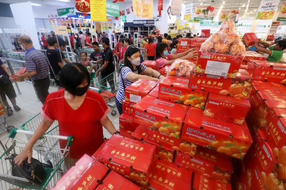 巴生港口区400户华裔家庭   获RM200办年货.受惠者竖拇指赞好