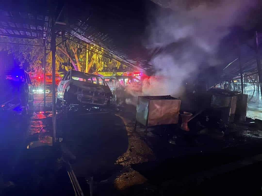 两修车厂失火  5轿车11摩托烧成废铁