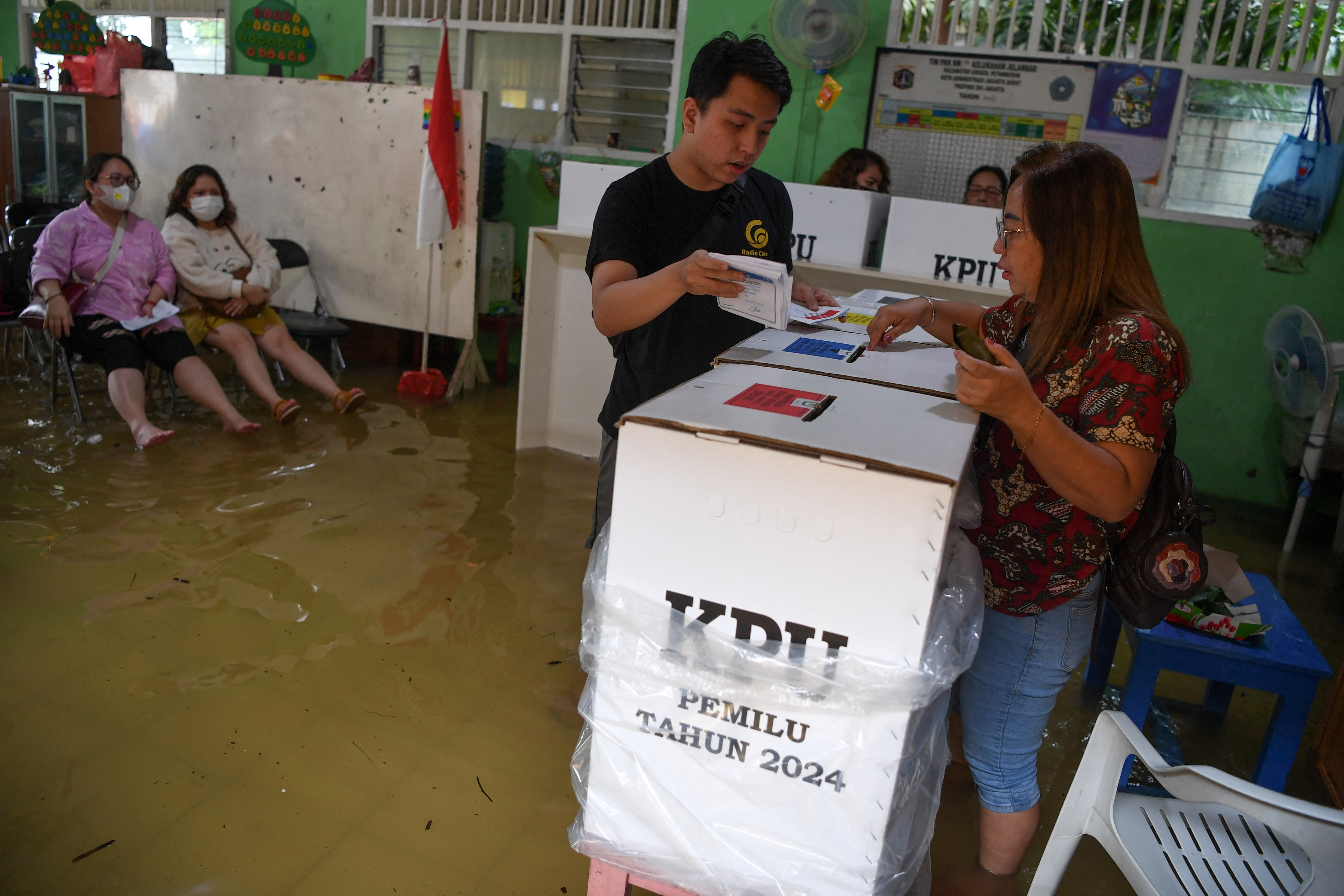 Indonesia’s election commission announces supplementary voting in 668 polling stations
