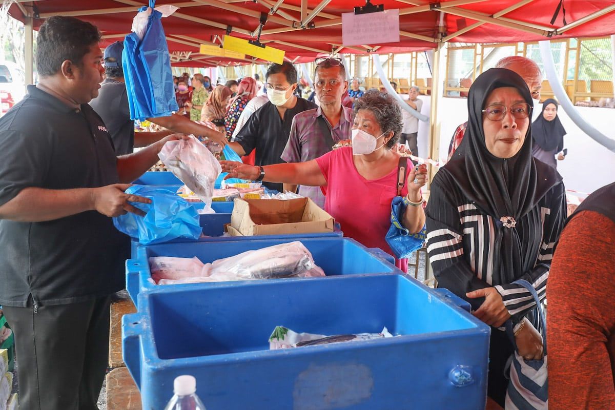 Bawa balik barangan jualan murah ke kampung untuk ahli keluarga, saudara-mara