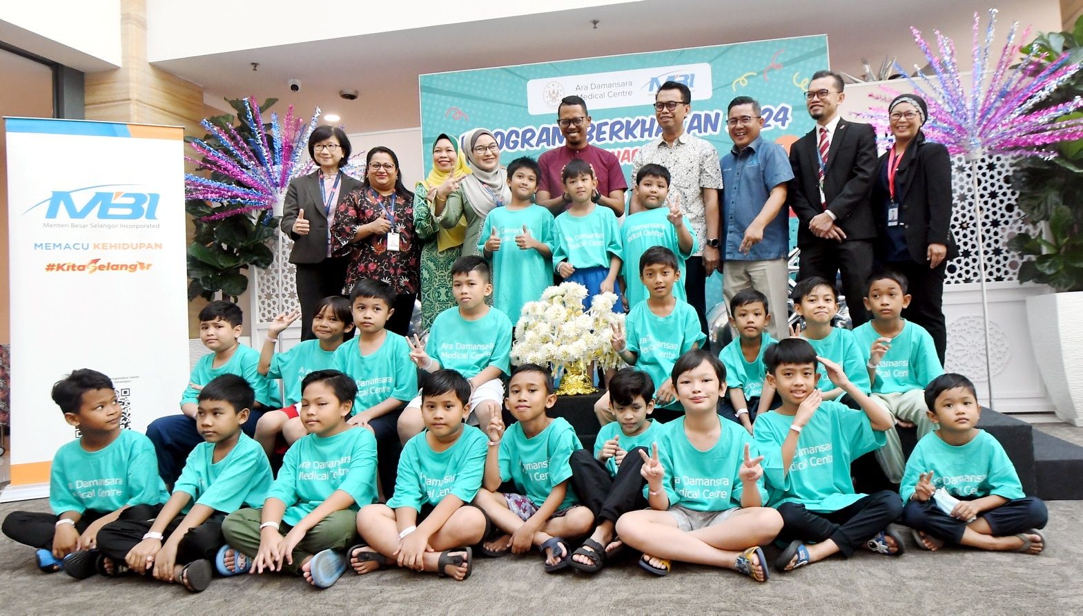 Ibu syukur dua anak dapat tajaan berkhatan, bantu jimat belanja