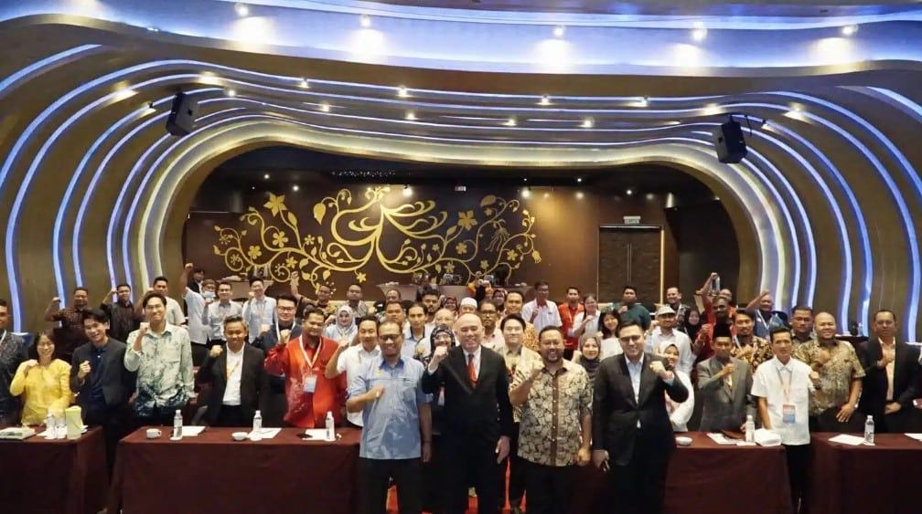 州议员.协调官服务中心职员  参与培训强化管理及沟通