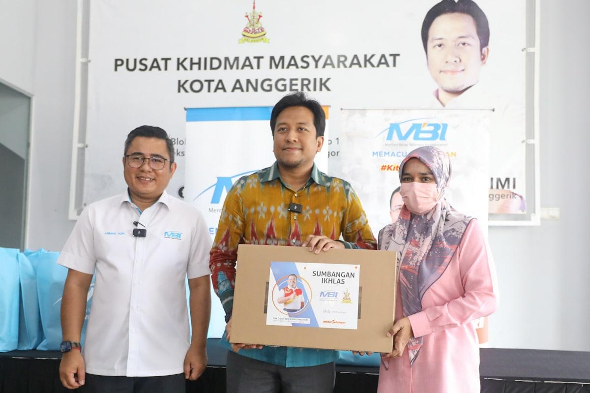 Pelajar IPT syukur terima komputer riba percuma, bantu pembelajaran