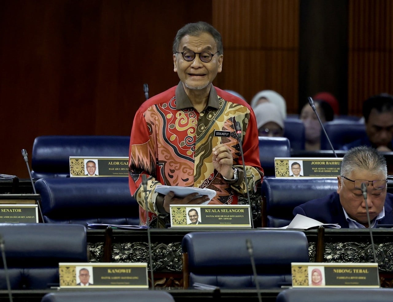 Health minister referred to hospital for suspected renal colic