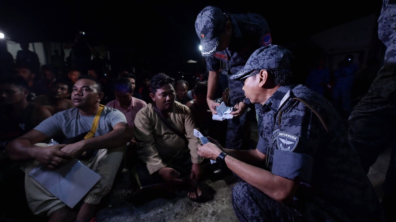 Setia Alam illegal settlement raided, 132 held