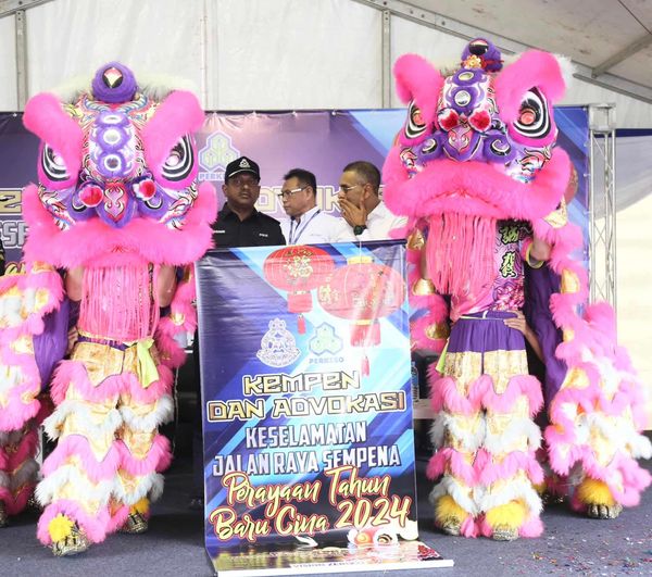 雪州警方周四起多个地点 实施顺畅行动.安全返乡