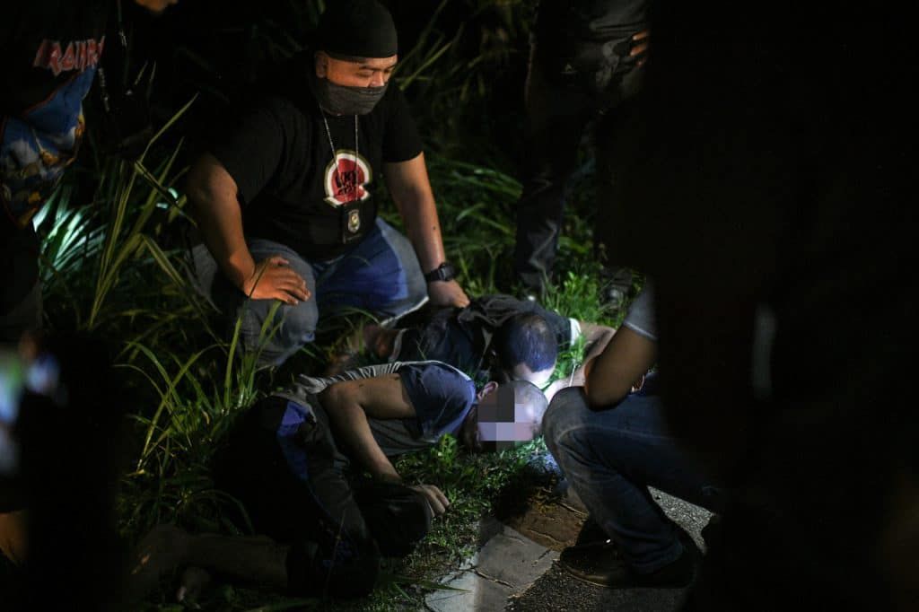 “தடுப்புகாவலிருந்து தப்பியோடியவர்கள், குடியிருப்பாளர்களுக்கு மிரட்டலா ?ரோந்துப் பணியில்  குடியிருப்பாளர்கள் !