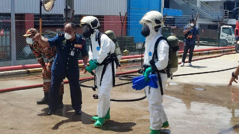 工业区一工厂泄漏氨气 10名工人送院治疗