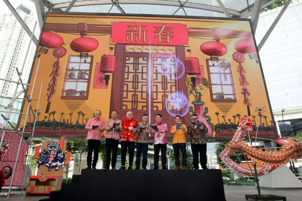 转新村.过新春.家年华凝聚各籍贯 黄瑞林:城市人体会新村过年氛围