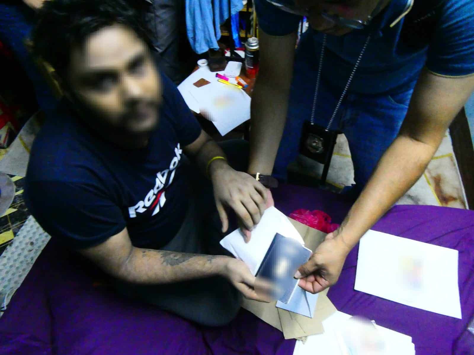 移民局瓦解伪造证件集团 逮捕4外籍男子助查