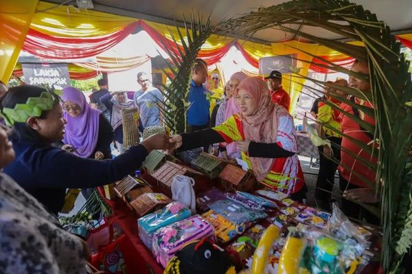 轰埠制造促销嘉年华 助小商将产品推向大市场