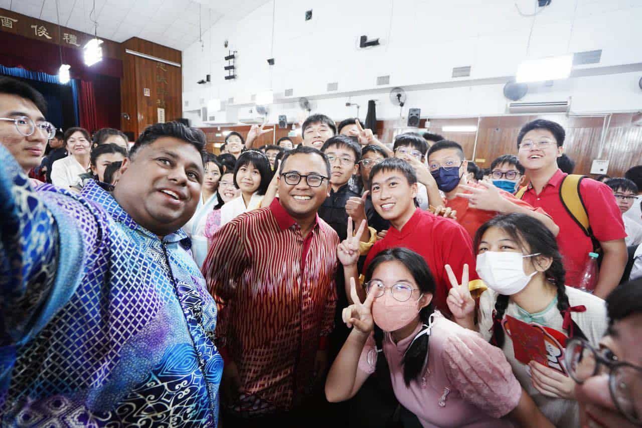 辞旧迎新    共筑希望