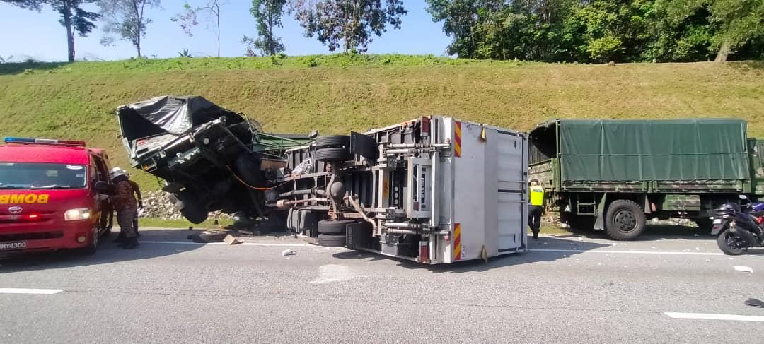 Tiga anggota tentera maut dilanggar lori terbabas