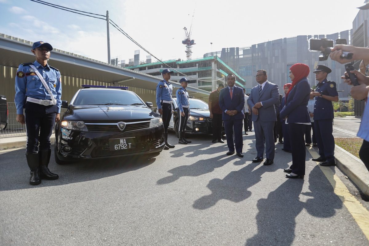 போக்குவரத்து நெரிசலை சமாளிக்க 175 போக்குவரத்து கண்காணிப்பாளர்கள் நியமனம்