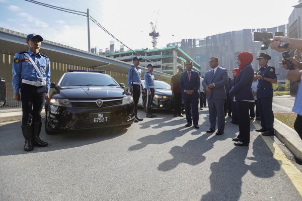 போக்குவரத்து நெரிசலை சமாளிக்க 175 போக்குவரத்து கண்காணிப்பாளர்கள் நியமனம்