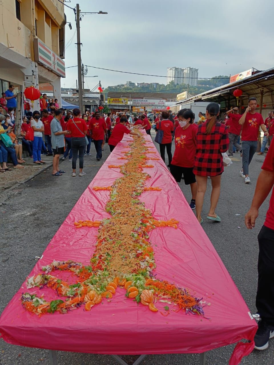 68尺长龙身  500人齐捞生