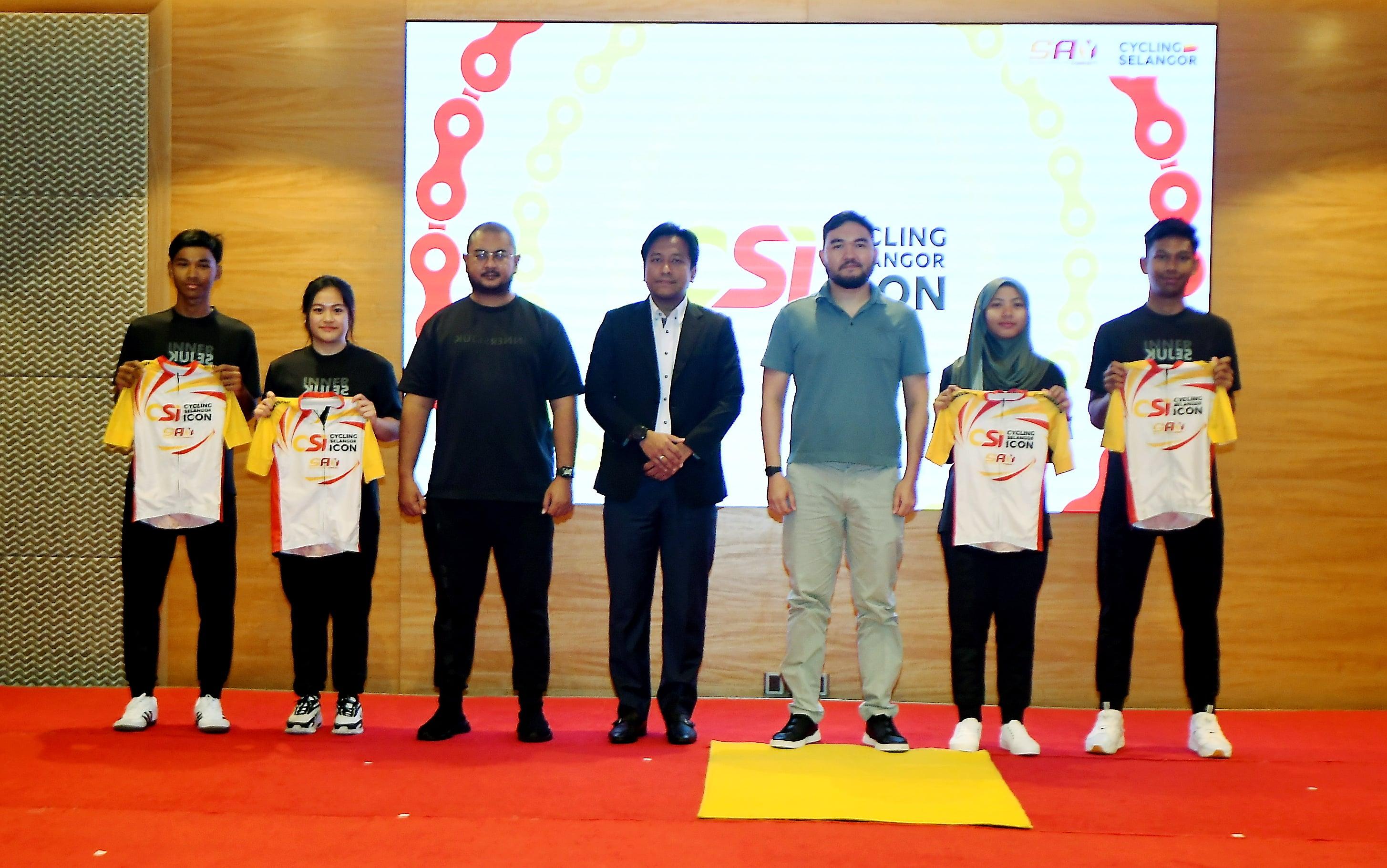 Tengku Amir Shah berkenan lancar ikon sukan berbasikal, empat atlet diperkenal
