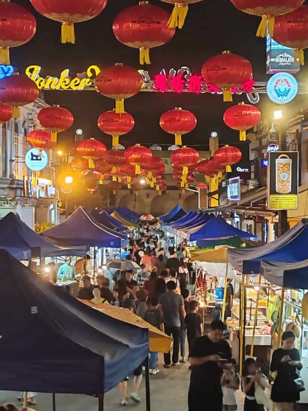 1000灯笼巨龙模型新春装饰 鸡场街耗资200万打造年味