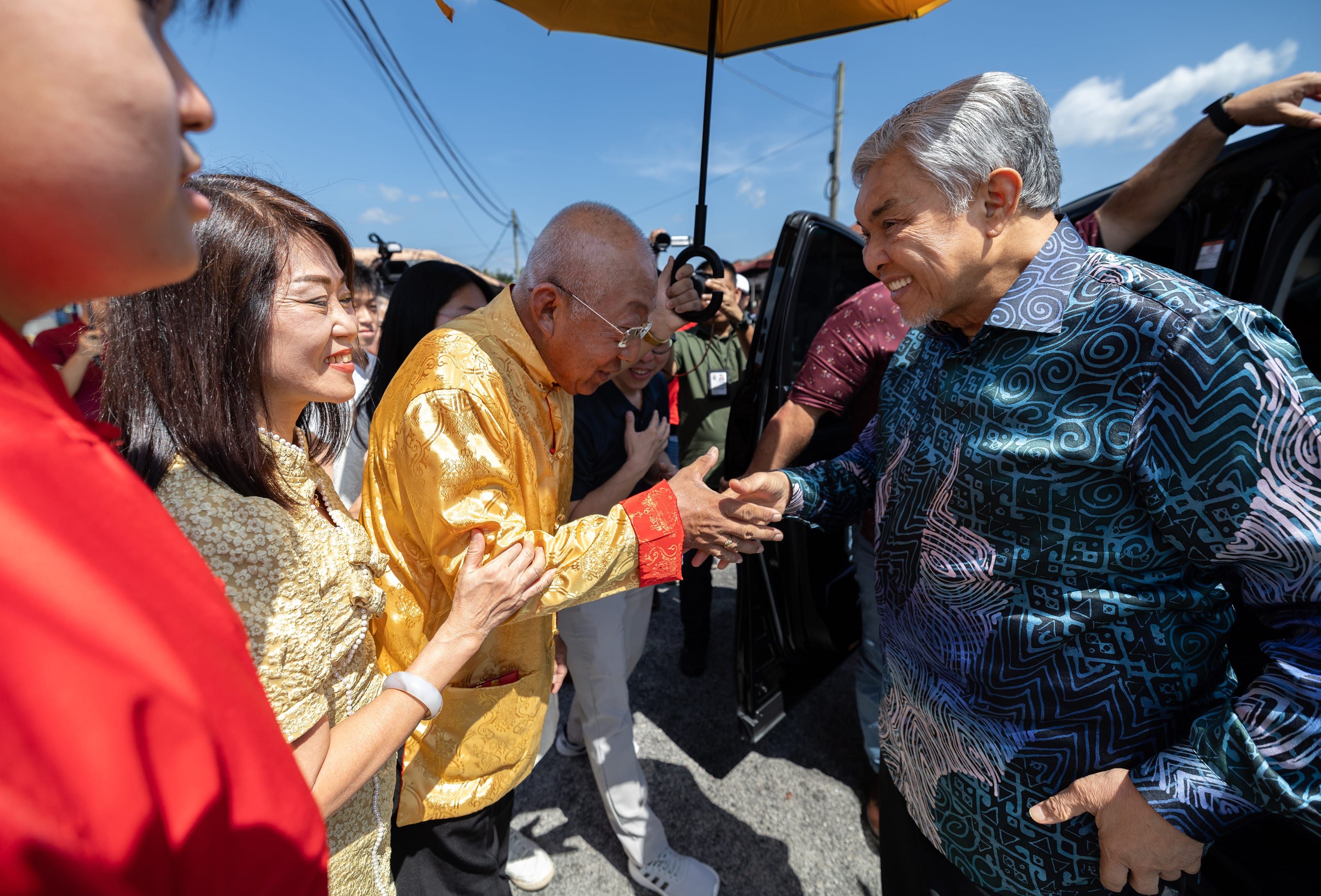 扎希到已故华裔谊母家拜年