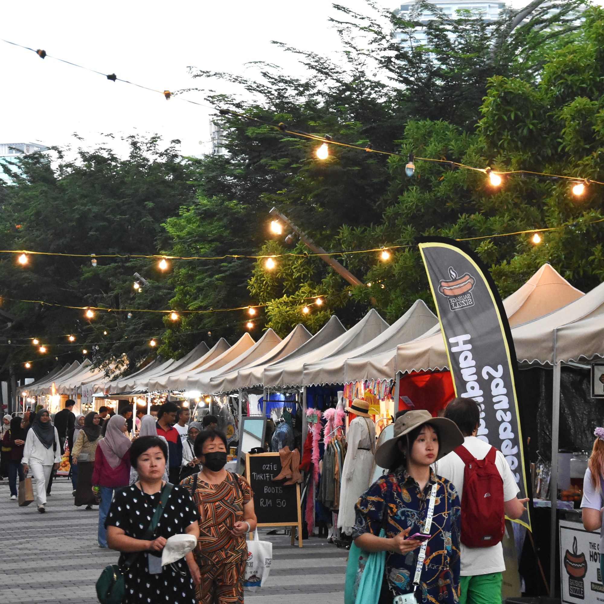 Jualan bakul hiasan laku keras, peniaga tumpang tuah tahun naga