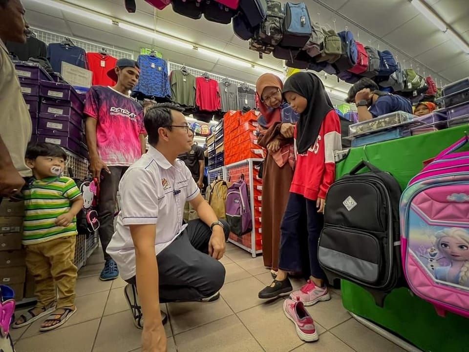 李健聪办重返校园活动  美丹花园130学生获开学用品