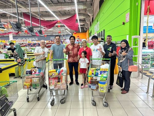 哥打胡姬252户华裔家庭 领取200佳节购物券