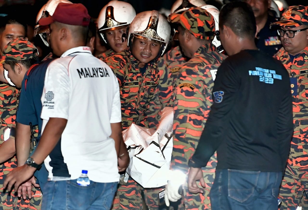 Pesawat terhempas: Dua mayat mangsa dibawa ke HTAR untuk bedah siasat