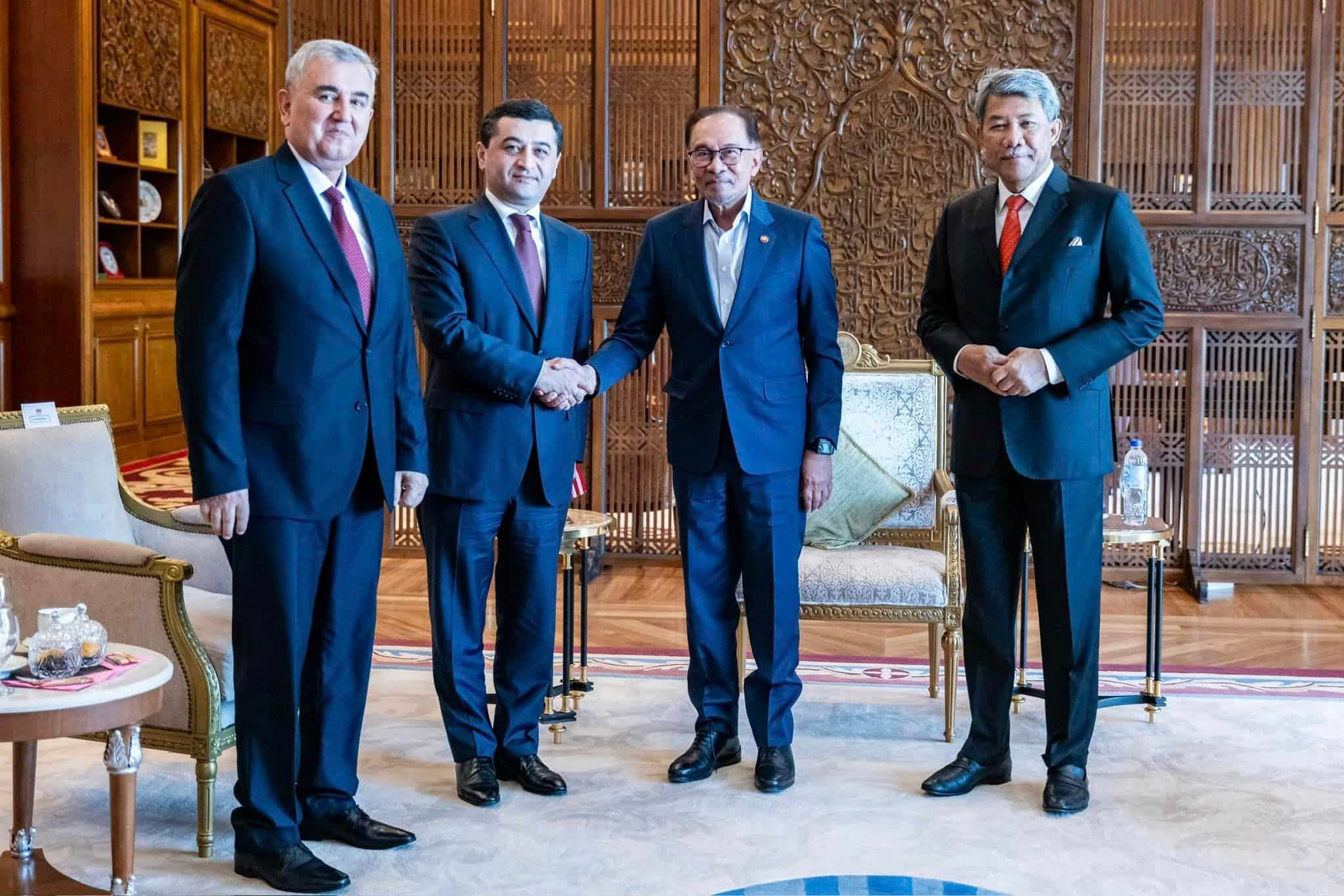 安华今接见乌兹别克外长  谈区域课题加强双边合作