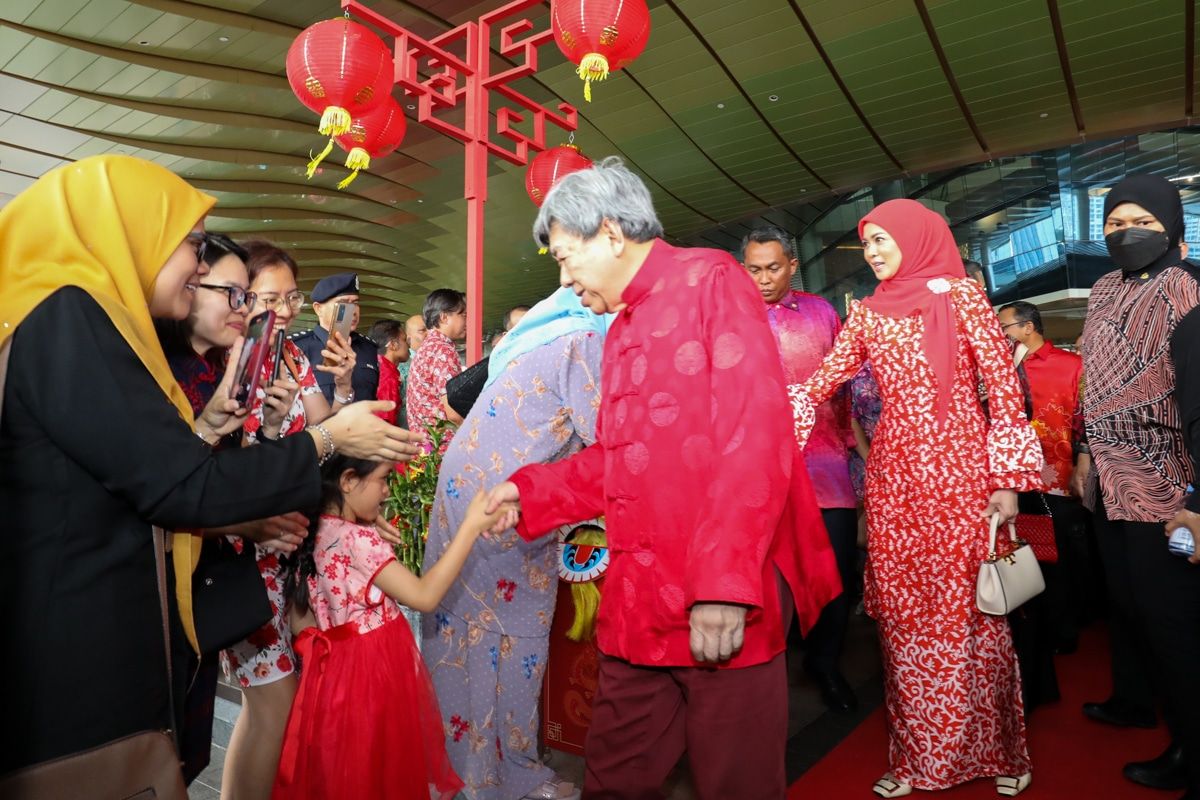 （视频）雪州苏丹伉俪与逾万民众庆元宵  场面闹哄哄充满欢乐