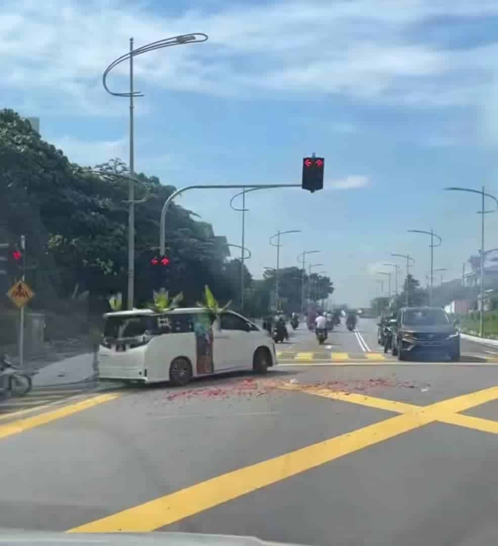 警方逮捕12男子助查 涉嫌大路放鞭炮阻街