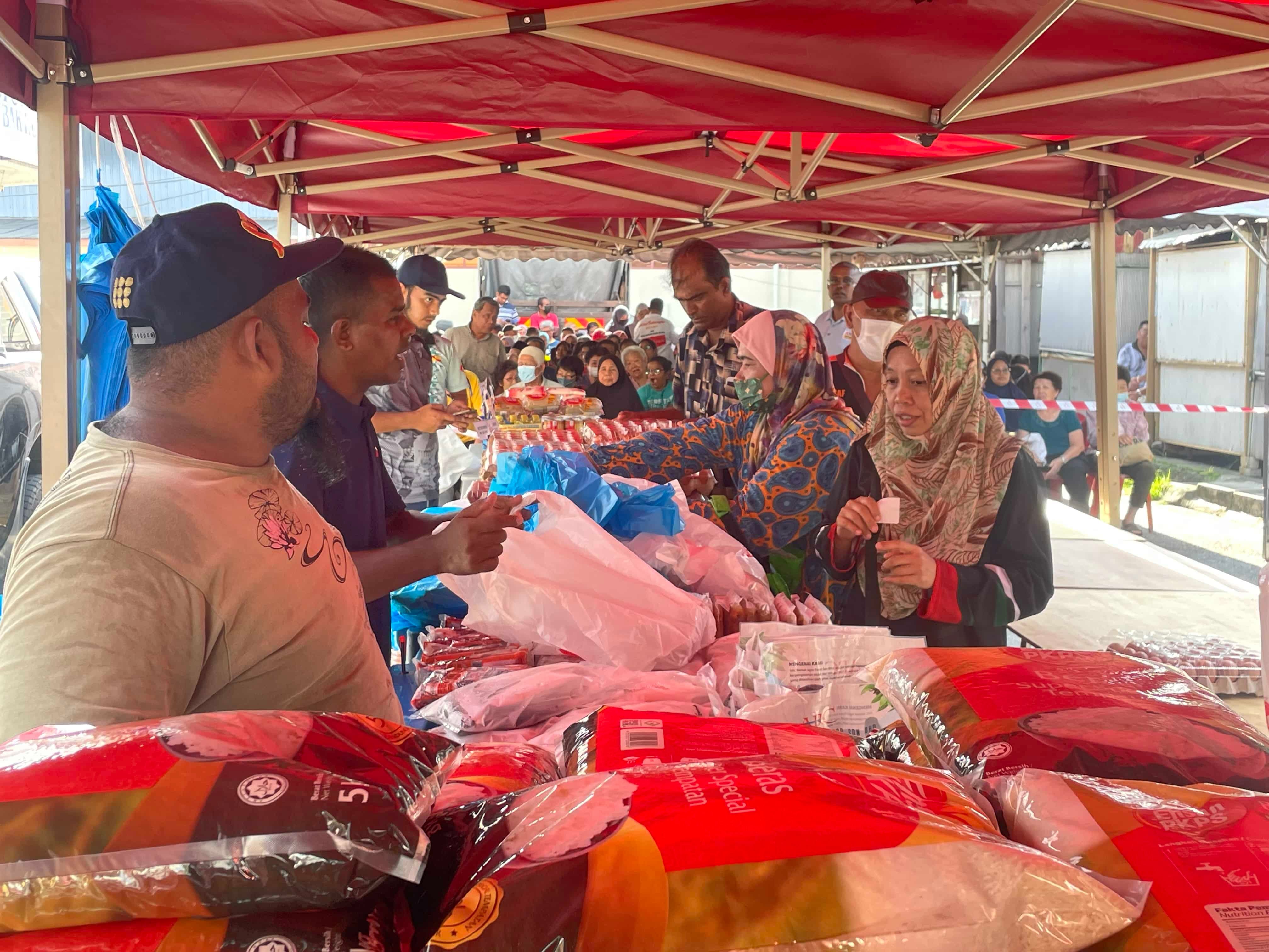 Tanjung Sepat, Sungai Burong antara empat lokasi jualan murah hari ini