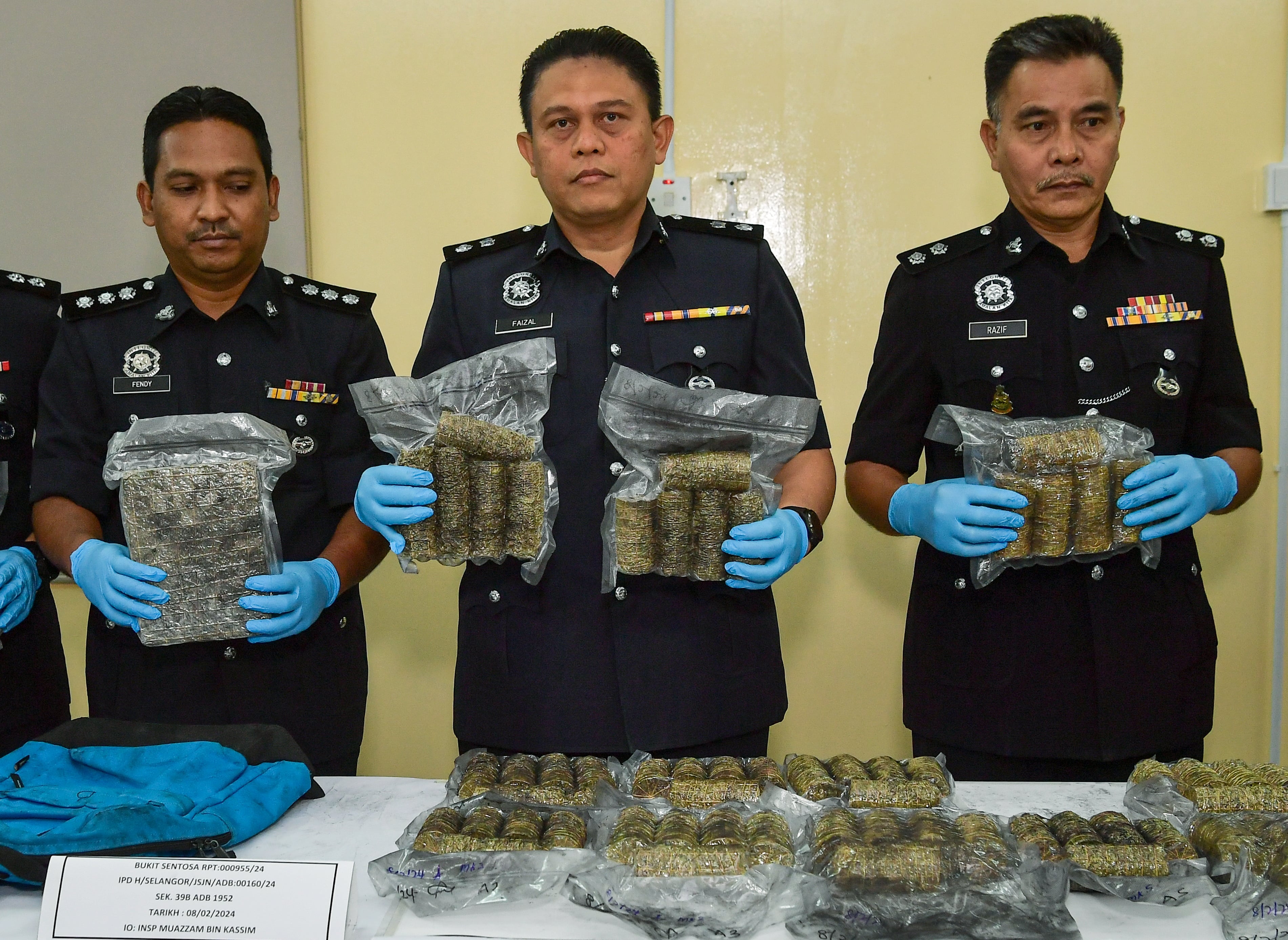 Empat lelaki ditahan, dadah dibungkus seperti lemang dirampas