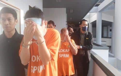 涉嫌虚报诈领近5万令吉  政府主管及公司董事遭延扣