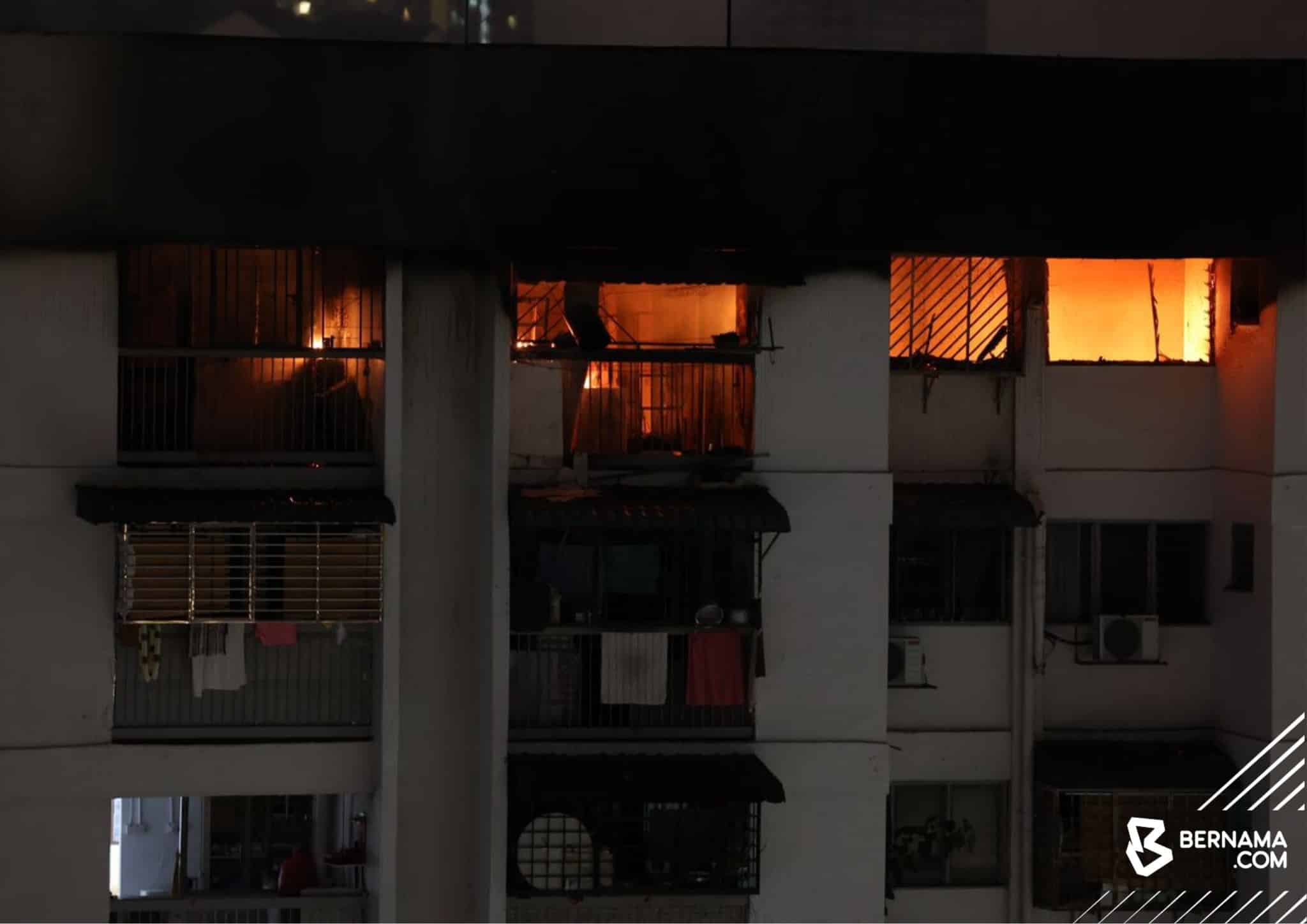 Lima rumah Flat Sri Sabah di Cheras terbakar