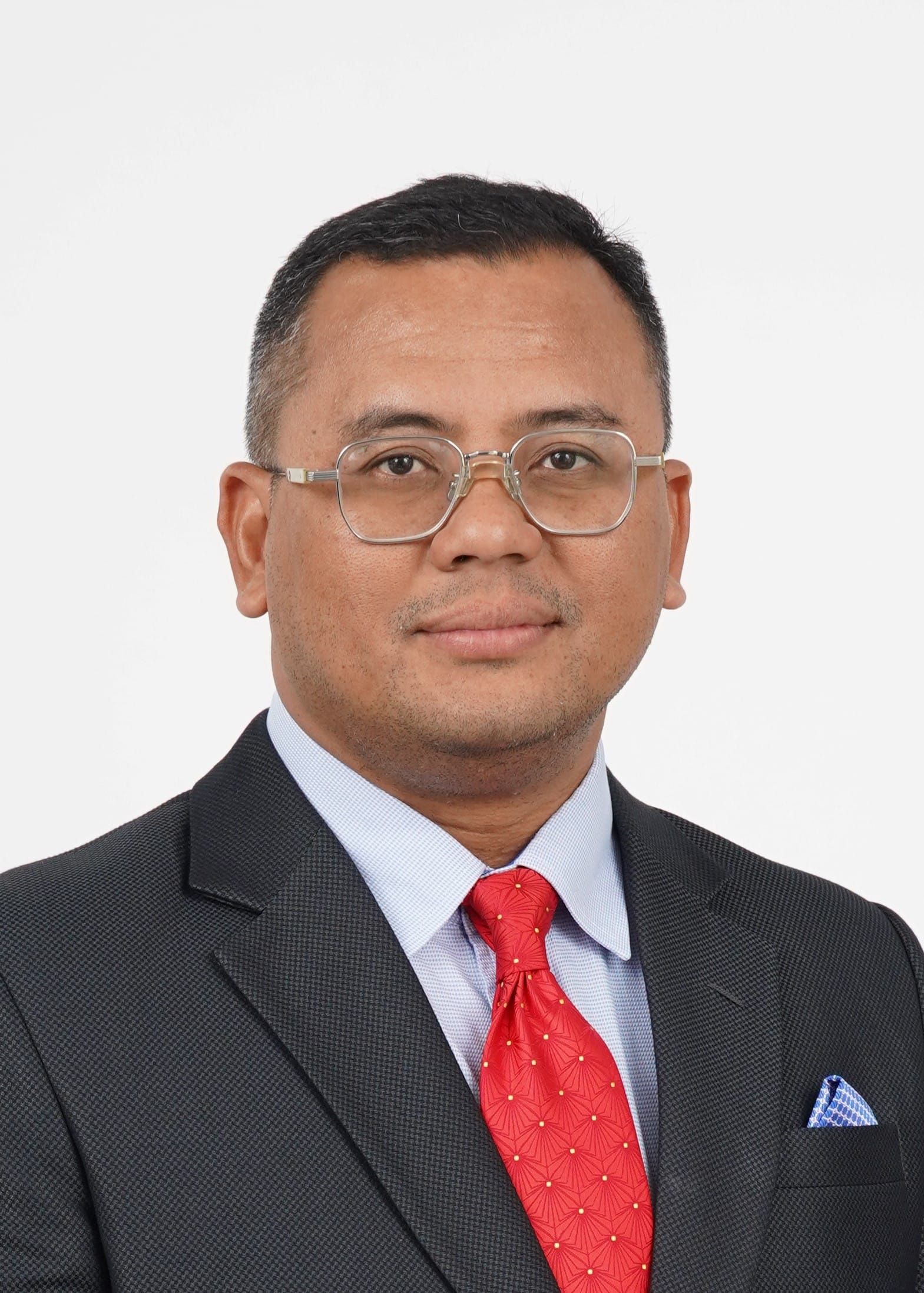 雪大臣促人民团结坚持中庸之道