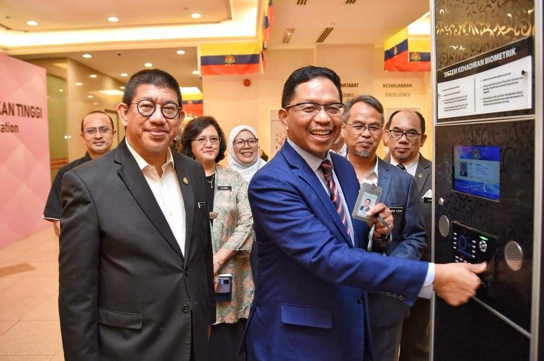 阔别8年后再度受委 再尼即起任高教部秘书长