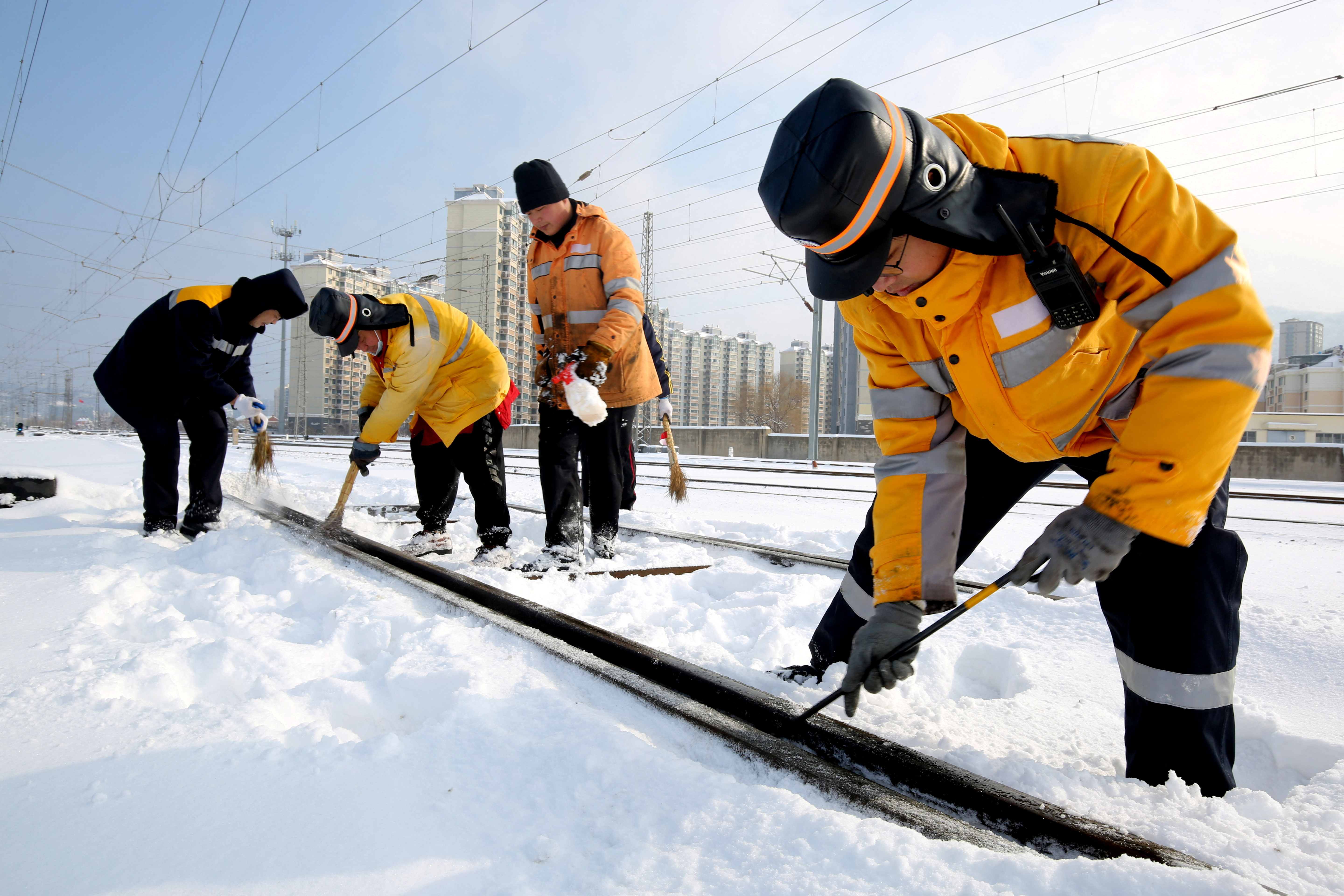 Snow, ice disrupt trips home for millions of Chinese ahead of Spring Festival