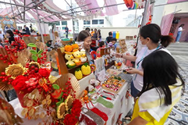纸龙纸黄梨供打卡春意浓 转新村.过新春.家年华好热闹!